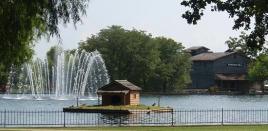 Fountain at Lake Honor - Picture of The Keeter Center at College of the Ozarks - Lodging, Point Lookout - Tripadvisor